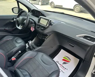 Peugeot 208 2017 con sistema A trazione anteriore, disponibile a Salonicco.