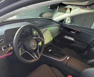 Vista frontale di un noleggio Mercedes-Benz E-Class a Tunisi, Tunisia ✓ Auto #15891. ✓ Cambio Automatico TM ✓ 0 recensioni.