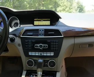 Motore Gas da 3,0L di Mercedes-Benz C-Class 2012 per il noleggio a Tirana.