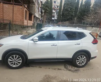 Vista frontale di un noleggio Nissan Rogue a Tbilisi, Georgia ✓ Auto #15716. ✓ Cambio Automatico TM ✓ 0 recensioni.