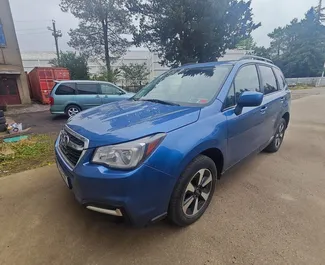 Subaru Forester 2017 con sistema A trazione integrale, disponibile all'aeroporto di Kutaisi.