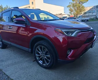 Toyota Rav4 2018 disponibile per il noleggio all'aeroporto di Kutaisi, con limite di chilometraggio di illimitato.