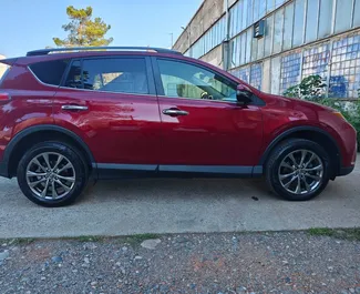 Toyota Rav4 2018 con sistema A trazione integrale, disponibile all'aeroporto di Kutaisi.