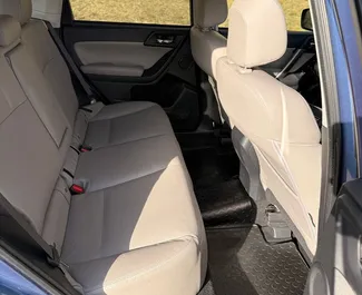 Subaru Forester Limited 2016 disponibile per il noleggio a Tbilisi, con limite di chilometraggio di illimitato.