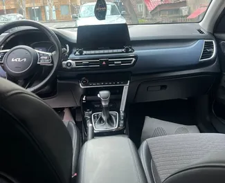 Noleggio Kia Seltos. Auto Economica, Comfort, Crossover per il noleggio in Armenia ✓ Cauzione di Deposito di 350 USD ✓ Opzioni assicurative RCT, CDW, FDW, All'estero, Giovane, Senza deposito.