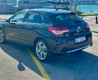 Citroen C4 2013 disponibile per il noleggio in Bar, con limite di chilometraggio di illimitato.