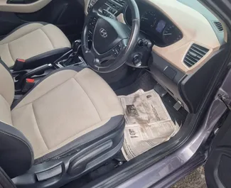 Noleggio auto Hyundai i20 2015 a Mauritius, con carburante Benzina e 110 cavalli di potenza ➤ A partire da 23 USD al giorno.