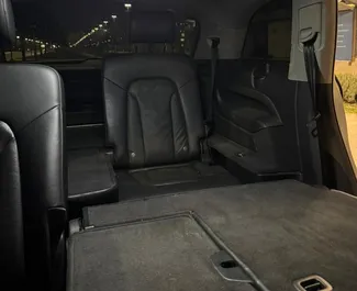 Audi Q7 2013 disponibile per il noleggio a Tirana, con limite di chilometraggio di illimitato.