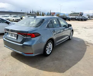 Noleggio Toyota Corolla Sedan. Auto Economica, Comfort per il noleggio in Turchia ✓ Cauzione di Deposito di 500 USD ✓ Opzioni assicurative RCT, CDW, SCDW, Furto, Giovane, Senza deposito.