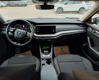 Motore Benzina da 1,5L di Toyota Corolla Sedan 2023 per il noleggio all'aeroporto di Antalya.