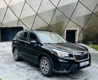 Vista frontale di un noleggio Subaru Forester a Tbilisi, Georgia ✓ Auto #15673. ✓ Cambio Automatico TM ✓ 0 recensioni.