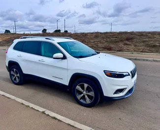 Noleggio auto Jeep Cherokee 2018 in Georgia, con carburante Benzina e 272 cavalli di potenza ➤ A partire da 90 GEL al giorno.