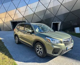 Vista frontale di un noleggio Subaru Forester a Tbilisi, Georgia ✓ Auto #15696. ✓ Cambio Automatico TM ✓ 0 recensioni.