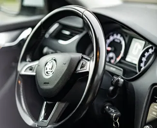 Skoda Octavia Combi 2018 con sistema A trazione anteriore, disponibile a Podgorica.