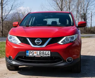 Vista frontale di un noleggio Nissan Qashqai a Podgorica, Montenegro ✓ Auto #15736. ✓ Cambio Automatico TM ✓ 0 recensioni.