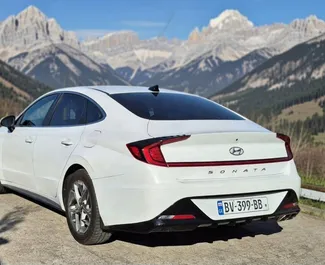 Noleggio Hyundai Sonata. Auto Comfort per il noleggio in Georgia ✓ Cauzione di Deposito di 300 GEL ✓ Opzioni assicurative RCT, SCDW, FDW, Passeggeri, Furto.
