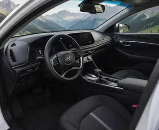 Motore Benzina da 2,5L di Hyundai Sonata 2021 per il noleggio a Kutaisi.