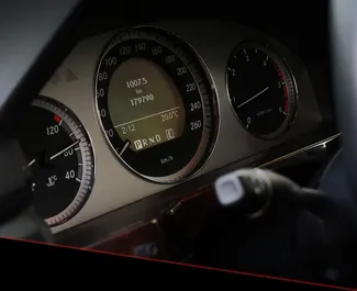 Mercedes-Benz GLK 2012 disponibile per il noleggio a Tirana, con limite di chilometraggio di illimitato.