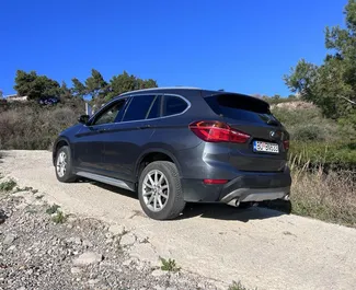 Vista frontale di un noleggio BMW X1 all'aeroporto di Podgorica, Montenegro ✓ Auto #15686. ✓ Cambio Automatico TM ✓ 0 recensioni.