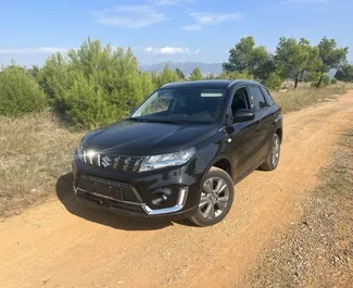 Vista frontale di un noleggio Suzuki Vitara all'aeroporto di Podgorica, Montenegro ✓ Auto #15720. ✓ Cambio Automatico TM ✓ 0 recensioni.