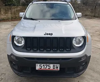 Vista frontale di un noleggio Jeep Renegade all'aeroporto di Kutaisi, Georgia ✓ Auto #15644. ✓ Cambio Automatico TM ✓ 0 recensioni.