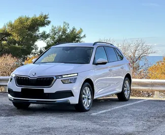 Vista frontale di un noleggio Skoda Kamiq a Budva, Montenegro ✓ Auto #15941. ✓ Cambio Automatico TM ✓ 0 recensioni.