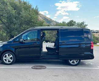 Mercedes-Benz V-Class 2019 disponibile per il noleggio a Rafailovici, con limite di chilometraggio di illimitato.