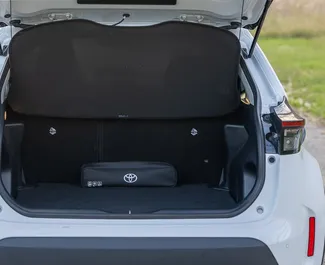 Motore Ibrido da 15,0L di Toyota Yaris Cross 2025 per il noleggio in Becici.