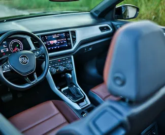 Volkswagen T-Roc Cabrio 2025 disponibile per il noleggio in Becici, con limite di chilometraggio di illimitato.