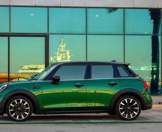 Noleggio Mini Cooper S. Auto Comfort, Premium, Cabrio per il noleggio negli Emirati Arabi Uniti ✓ Cauzione di Senza deposito ✓ Opzioni assicurative RCT, SCDW, FDW, Passeggeri, Furto, Senza deposito.
