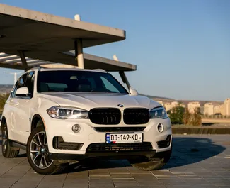 Vista frontale di un noleggio BMW X5 a Batumi, Georgia ✓ Auto #15970. ✓ Cambio Automatico TM ✓ 0 recensioni.