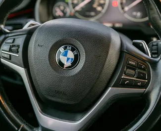 BMW X5 2017 disponibile per il noleggio a Batumi, con limite di chilometraggio di illimitato.
