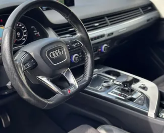 Audi Q7 2019 disponibile per il noleggio a Rafailovici, con limite di chilometraggio di illimitato.