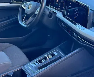 Volkswagen Golf 8 2022 con sistema A trazione anteriore, disponibile a Rafailovici.