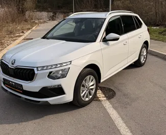 Vista frontale di un noleggio Skoda Kamiq in Becici, Montenegro ✓ Auto #15995. ✓ Cambio Automatico TM ✓ 0 recensioni.