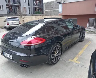 Noleggio Porsche Panamera. Auto Premium, Lusso per il noleggio in Georgia ✓ Cauzione di Deposito di 300 GEL ✓ Opzioni assicurative RCT, SCDW, Passeggeri, Furto.