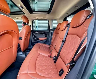 Mini Cooper S 2025 con sistema A trazione anteriore, disponibile a Dubai.