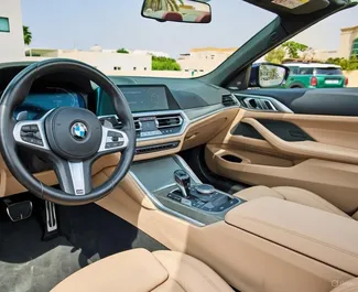 Noleggio auto BMW 435i Cabrio 2025 negli Emirati Arabi Uniti, con carburante Benzina e 255 cavalli di potenza ➤ A partire da 490 AED al giorno.