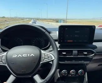 Noleggio Dacia Sandero Stepway. Auto Economica, Comfort, Crossover per il noleggio in Tunisia ✓ Cauzione di Deposito di 800 EUR ✓ Opzioni assicurative RCT.