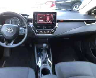 Toyota Prius 2019 disponibile per il noleggio a Batumi, con limite di chilometraggio di illimitato.