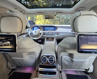 Interni di Mercedes-Benz S-Class in affitto in Georgia. Un'ottima auto da 5 posti con cambio Automatico.