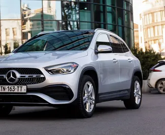 Vista frontale di un noleggio Mercedes-Benz GLA-Class a Tbilisi, Georgia ✓ Auto #16124. ✓ Cambio Automatico TM ✓ 0 recensioni.