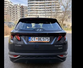 Interni di Hyundai Tucson in affitto in Montenegro. Un'ottima auto da 5 posti con cambio Automatico.