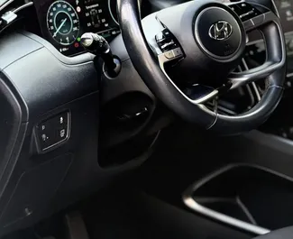 Motore Ibrido da 1,6L di Hyundai Tucson 2024 per il noleggio in Becici.