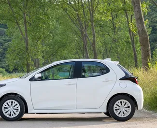 Noleggio auto Toyota Yaris 2026 in Montenegro, con carburante Ibrido e 110 cavalli di potenza ➤ A partire da 30 EUR al giorno.