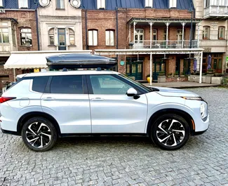 Noleggio Mitsubishi Outlander. Auto Comfort, Crossover per il noleggio in Georgia ✓ Cauzione di Senza deposito ✓ Opzioni assicurative RCT, FDW, All'estero.