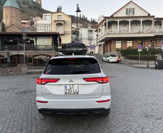 Mitsubishi Outlander 2022 disponibile per il noleggio a Tbilisi, con limite di chilometraggio di illimitato.