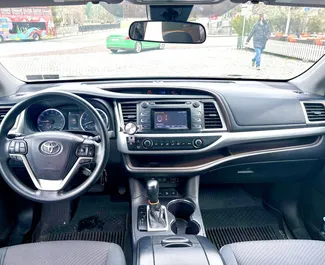 Toyota Highlander 2017 con sistema A trazione integrale, disponibile a Tbilisi.