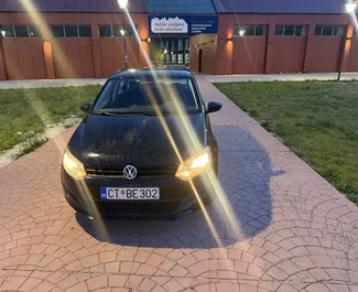 Vista frontale di un noleggio Volkswagen Polo a Budva, Montenegro ✓ Auto #16085. ✓ Cambio Manuale TM ✓ 0 recensioni.