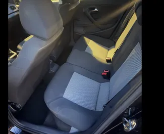 Volkswagen Polo 2016 disponibile per il noleggio a Budva, con limite di chilometraggio di illimitato.